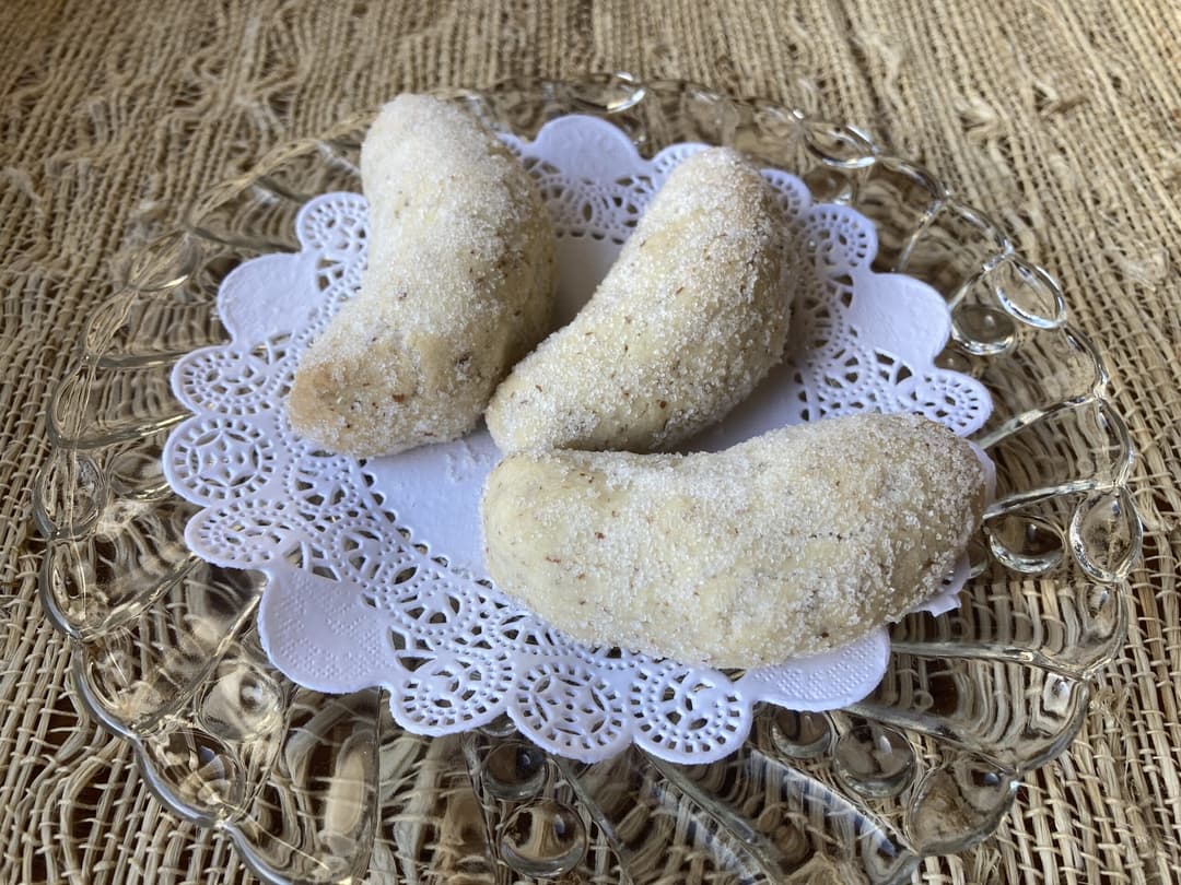 3 crescent-shaped sugary cookies