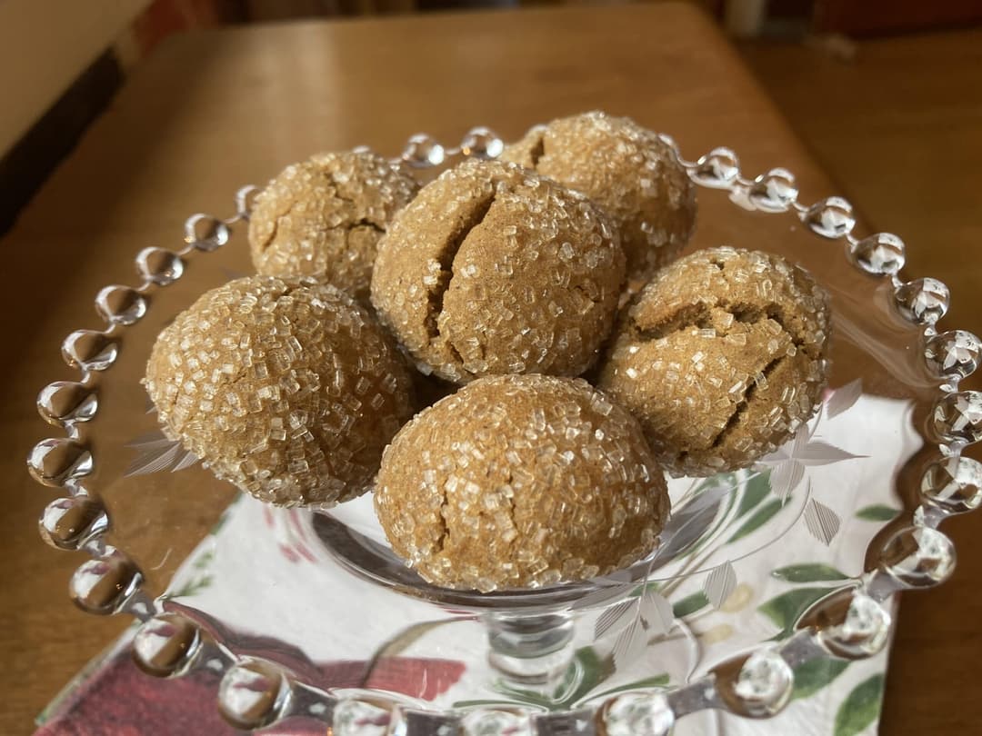 round cookies sprinkled with sugar